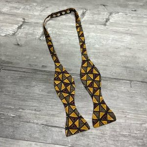 Carrot & Gibbs Gold Pattern Silk Bowtie Bow Tie